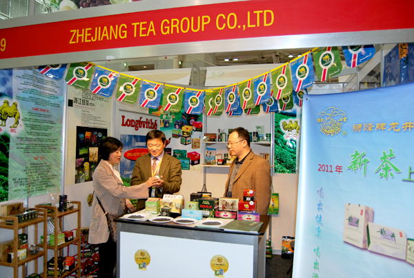 张悦副主任出席澳大利亚国际食品展视察浙茶集团企业展位